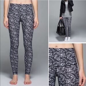 Lululemon Shine Tight Roll Down High Rise Shimmy Shimmer Black White Sequin 10